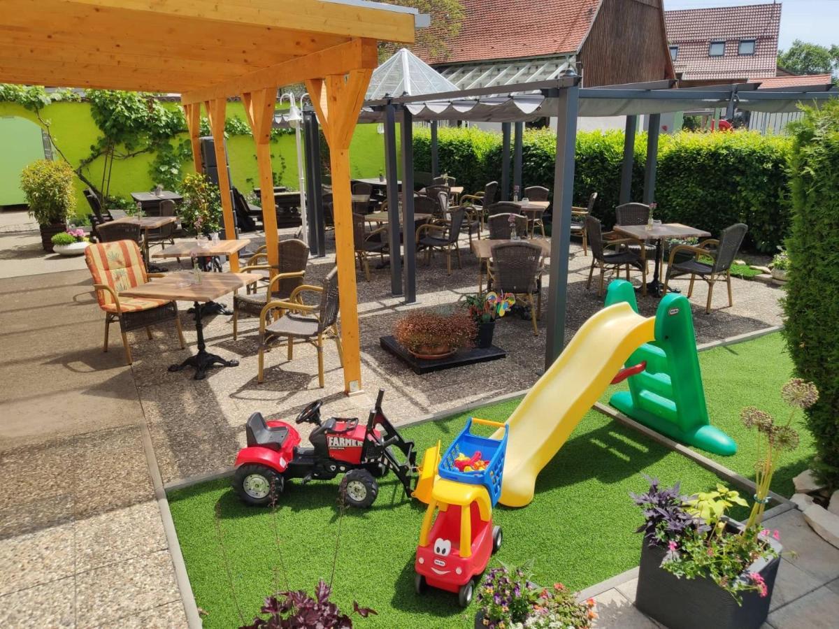 Hotel 4 Jahreszeiten Mit Restaurant Albstadt Exteriör bild